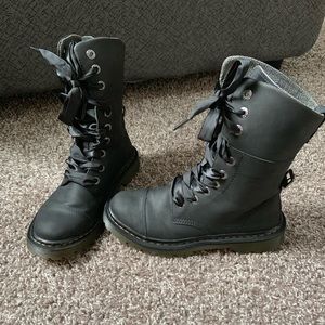 DOC MARTEN RIBBON UP COMBAT BOOTS!!